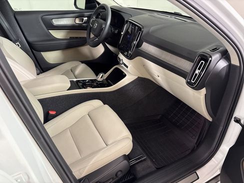 Used 2024 Volvo XC40 B5 Ultimate w/ Protection Package image 15