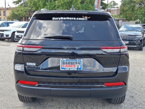 Used 2023 Jeep Grand Cherokee Altitude image 4