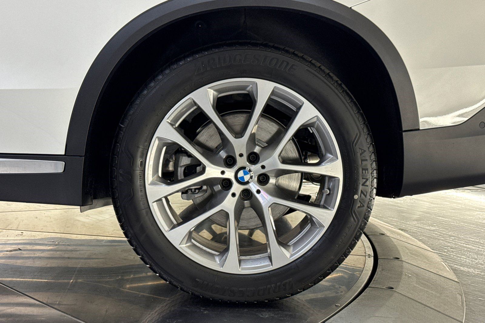 Used 2026 BMW X5 xDrive40i w/ Premium Package AWD/4WD image 13