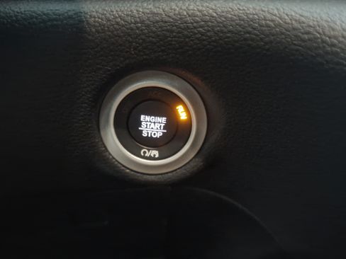 Used 2023 Chrysler Pacifica Pinnacle FWD image 21