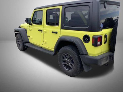 Used 2024 Jeep Wrangler Unlimited Sport AWD/4WD image 2