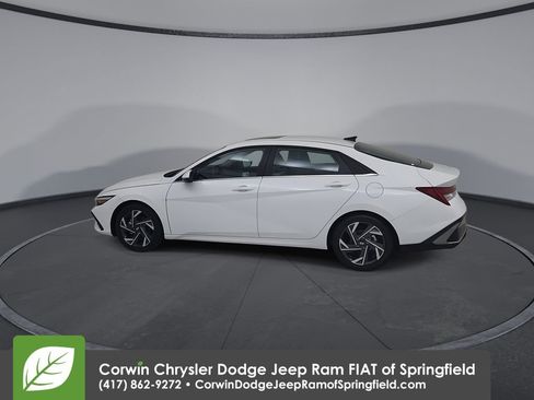 Used 2025 Hyundai Elantra Limited FWD image 8