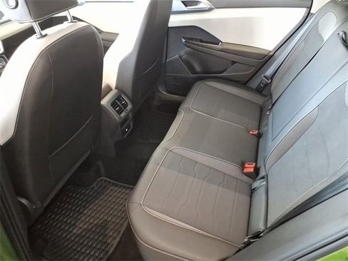 Used 2025 Volkswagen Taos SE w/ Panoramic Sunroof Package image 12