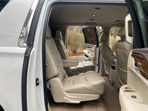 Used 2017 Cadillac Escalade ESV Standard 4dr SUV image 58