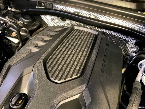 Certified 2024 Porsche Macan AWD/4WD image 33