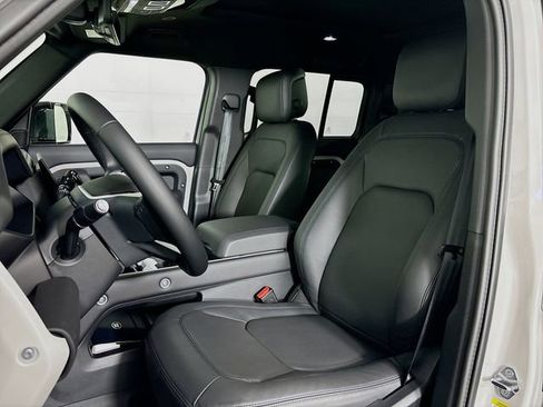 New 2026 Land Rover Defender 130 X-Dynamic SE image 21