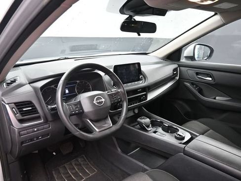 Used 2025 Nissan Rogue SV AWD/4WD image 16