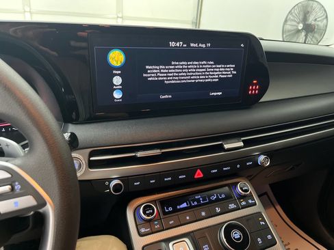 Used 2025 Hyundai Palisade SE FWD image 19