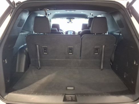 Used 2023 Chevrolet Traverse LT image 10