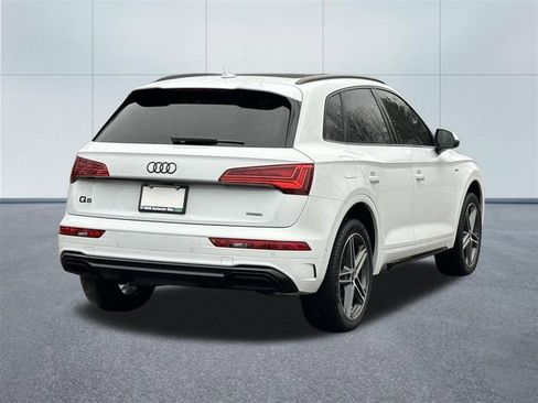 Used 2024 Audi Q5 e Prestige w/ Prestige Package image 6