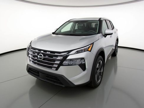 Used 2025 Nissan Rogue SV image 3