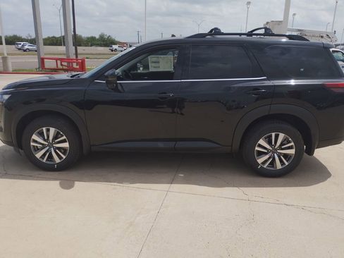 New 2026 Nissan Pathfinder SL AWD/4WD image 3