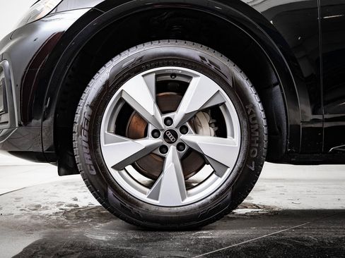 Certified 2025 Audi Q5 2.0T Premium w/ Convenience Plus Package image 13