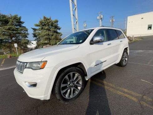 Used 2018 Jeep Grand Cherokee Overland AWD/4WD image 5