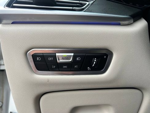 Used 2022 BMW X7 xDrive40i w/ M Sport Package AWD/4WD image 21