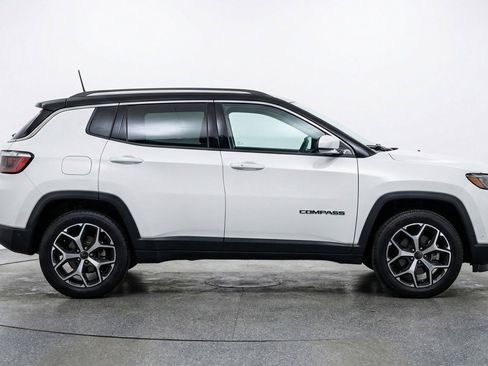 Used 2025 Jeep Compass Limited image 11