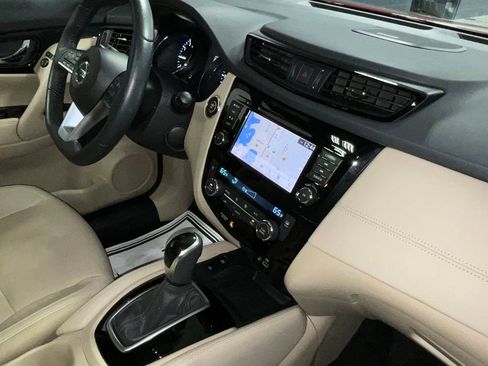 Used 2020 Nissan Rogue SL w/ Premium Package image 18