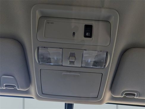 Used 2017 Nissan Titan SV image 23