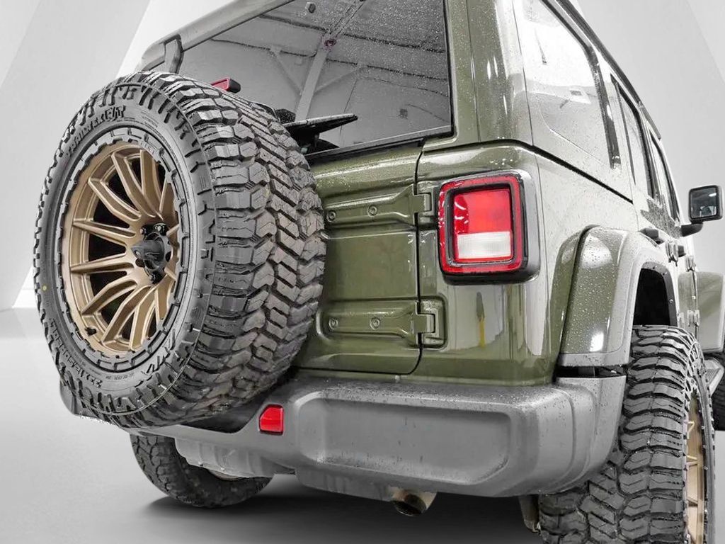Used 2022 Jeep Wrangler Unlimited Sahara AWD/4WD image 37