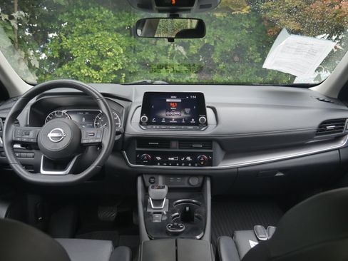 Certified 2024 Nissan Rogue SV w/ SV Premium Package AWD/4WD image 9