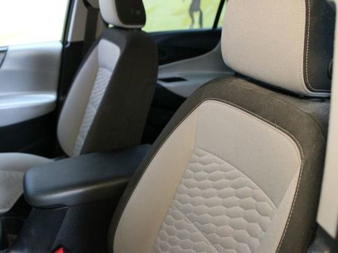 Used 2019 Chevrolet Equinox LS w/ LS Convenience Package FWD image 18