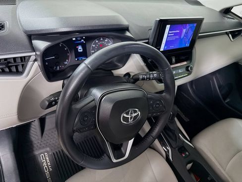 Certified 2025 Toyota Corolla Cross LE w/ Moonroof Package FWD image 10