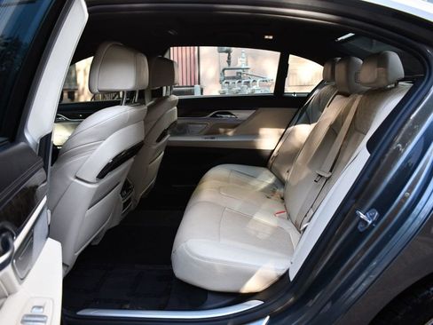 Used 2016 BMW 750i xDrive image 36