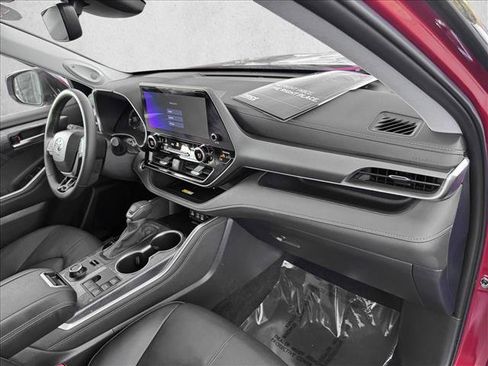 Certified 2025 Toyota Highlander Limited image 21