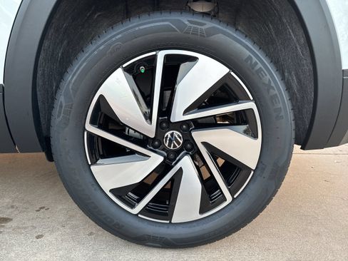 New 2026 Volkswagen Atlas SE FWD image 26