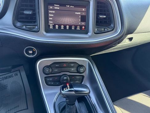 Used 2019 Dodge Challenger SXT image 7