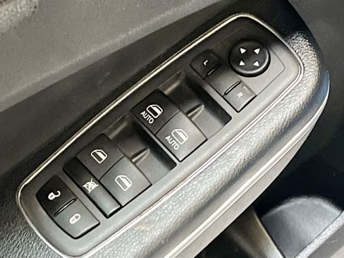 Used 2023 Chrysler 300 Touring image 17