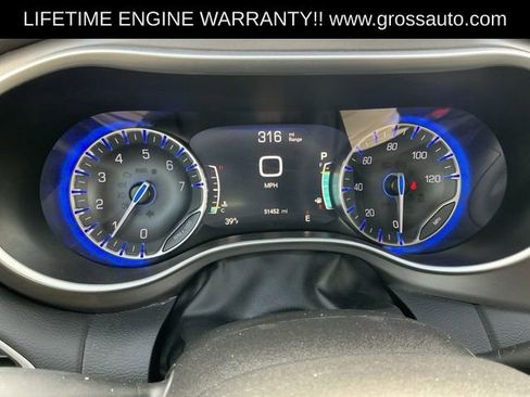 Used 2024 Chrysler Pacifica Touring-L FWD image 13
