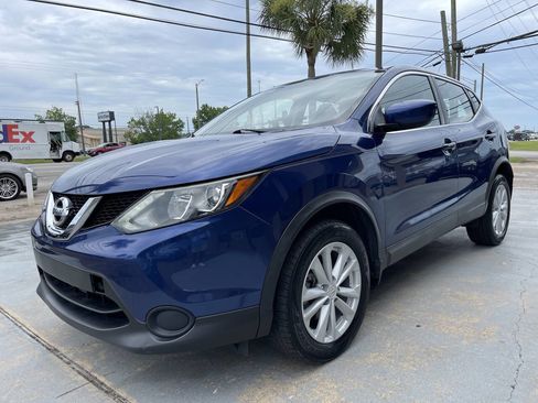 Used 2017 Nissan Rogue Sport S w/ S Appearance Package FWD image 2