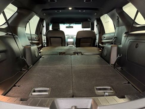 Used 2016 Ford Explorer XLT w/ Equipment Group 202A FWD image 32
