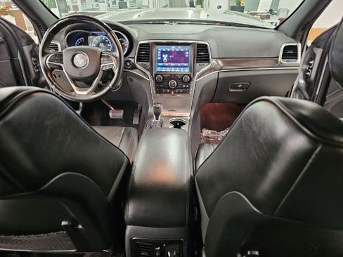 Used 2018 Jeep Grand Cherokee Overland image 9