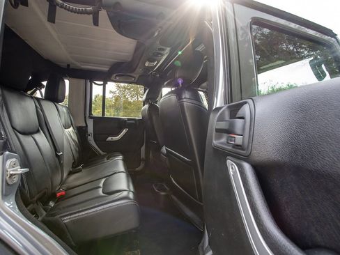 Used 2013 Jeep Wrangler Unlimited Rubicon w/ Connectivity Group AWD/4WD image 19