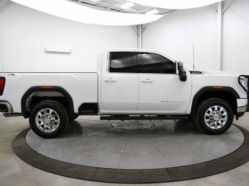 Used 2022 GMC Sierra 2500 SLE w/ X31 Off-Road Package image 8
