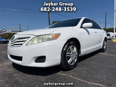Used 2011 Toyota Camry LE FWD image 1