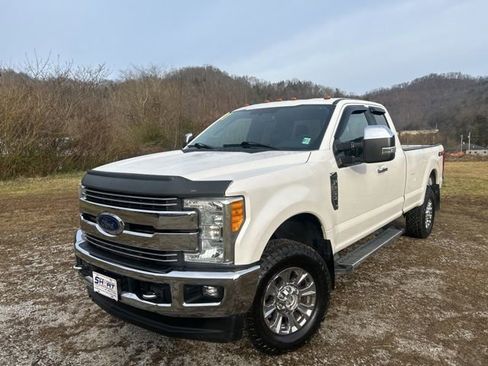 Used 2017 Ford F250 Lariat w/ Chrome Package image 3