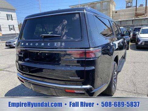 Used 2024 Jeep Wagoneer L Series II w/ Flexible Seating Group AWD/4WD image 24