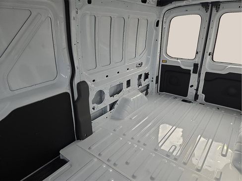 New 2024 Ford Transit 250 148 Medium Roof image 10