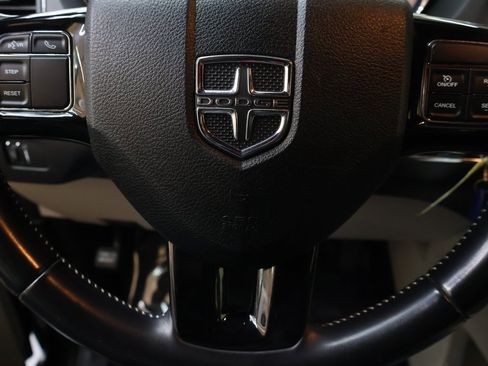 Used 2019 Dodge Grand Caravan SXT image 19