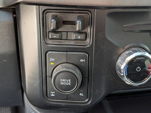Used 2026 Ford F250 Platinum w/ FX4 Off-Road Package AWD/4WD image 18