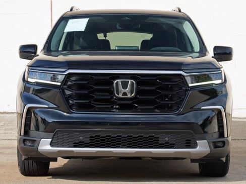 Used 2023 Honda Pilot Touring image 7