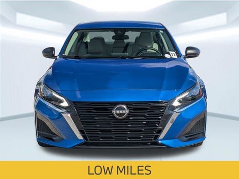 Used 2025 Nissan Altima 2.5 SV FWD image 11