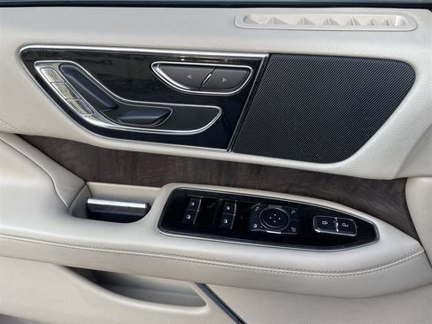 Used 2018 Lincoln Navigator L Select w/ Technology Package image 35