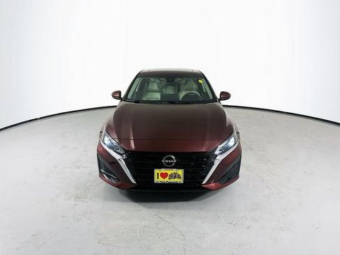 Used 2023 Nissan Altima 2.5 SV w/ SV Premium Package image 4