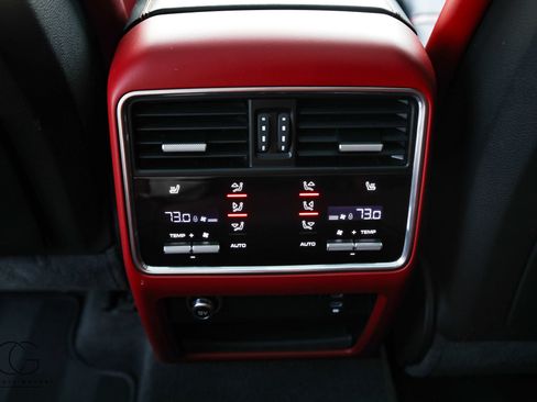 Used 2021 Porsche Cayenne Turbo AWD/4WD image 29