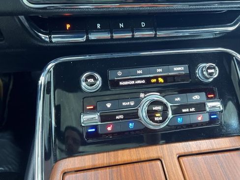 Used 2019 Lincoln Navigator L Reserve image 21