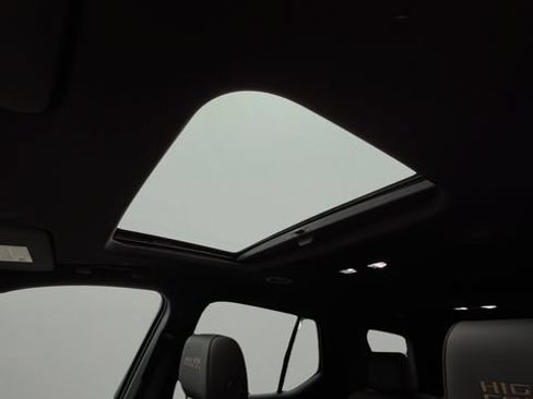 Used 2023 Chevrolet Traverse High Country w/ LPO, Floor Liner Package FWD image 19